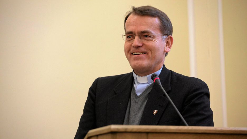 Ksiądz Dariusz Oko ma nowy cel krytyki: zamiast gender i homoseksualizmu skupia się na atakowaniu islamu i muzułmanów.