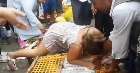 Rozwścieczona turystka pogryzła sprzedawcę. Wideo obejrzały miliony ludzi