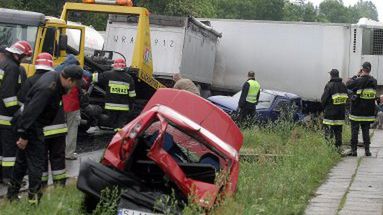 Ekipa ratownicza na miejscu wypadku