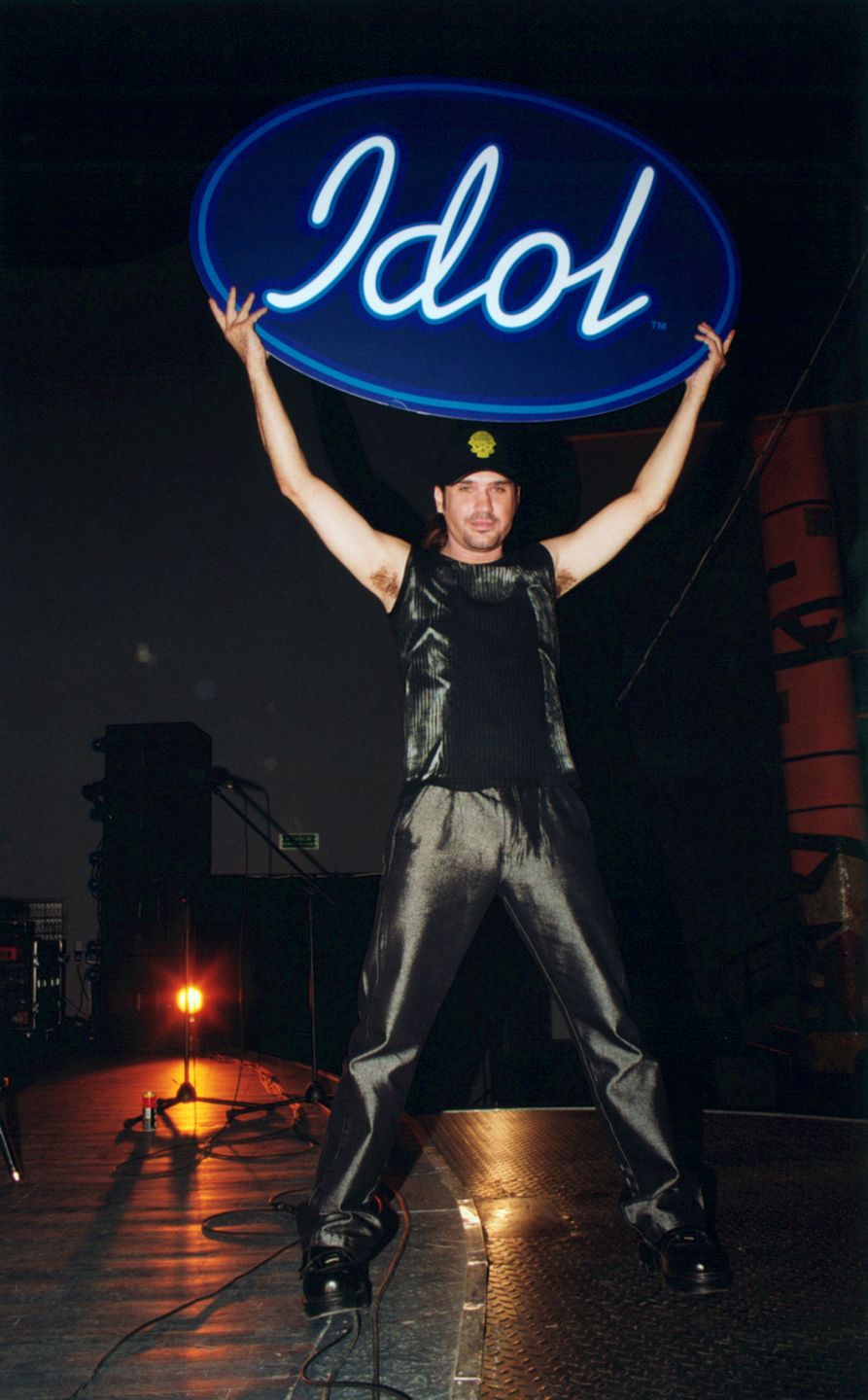scena z: Szymon Wydra
SK: Polska 2002, Idol, program muzyczny, finalici
fot. Niemiec/AKPA