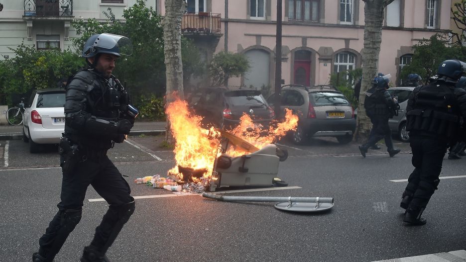 Podczas protestów "żółtych kamizelek" w Strasburgu podpalono m.in. kosze na śmieci