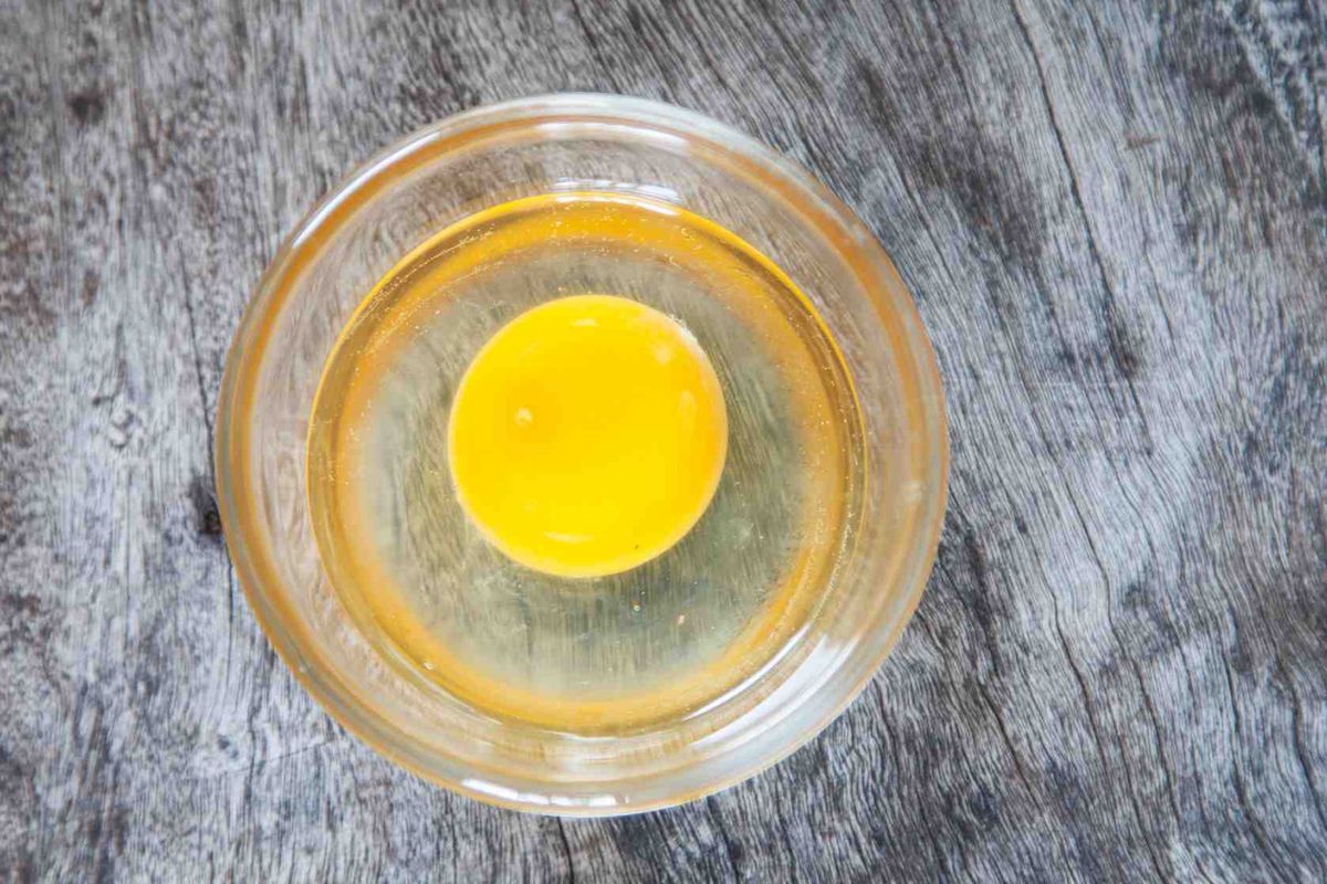Jak oddzielić żółtko od białka za pomocą butelki?