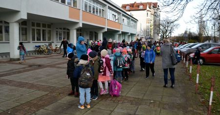 Kołobrzeg: Ewakuacja szkoły. Robotnicy znaleźli pocisk moździerzowy