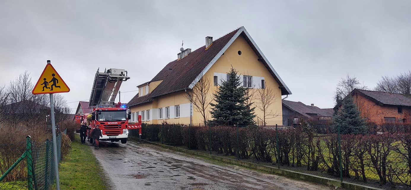 Pożar szkoły w Barczewie koło Olsztyna. Konieczna ewakuacja 36 osób