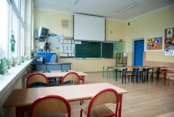 Władze Krakowa rozważają wprowadzenie nowego zakazu. Rodzice nie będą mogli odwozić dzieci do szkoły
