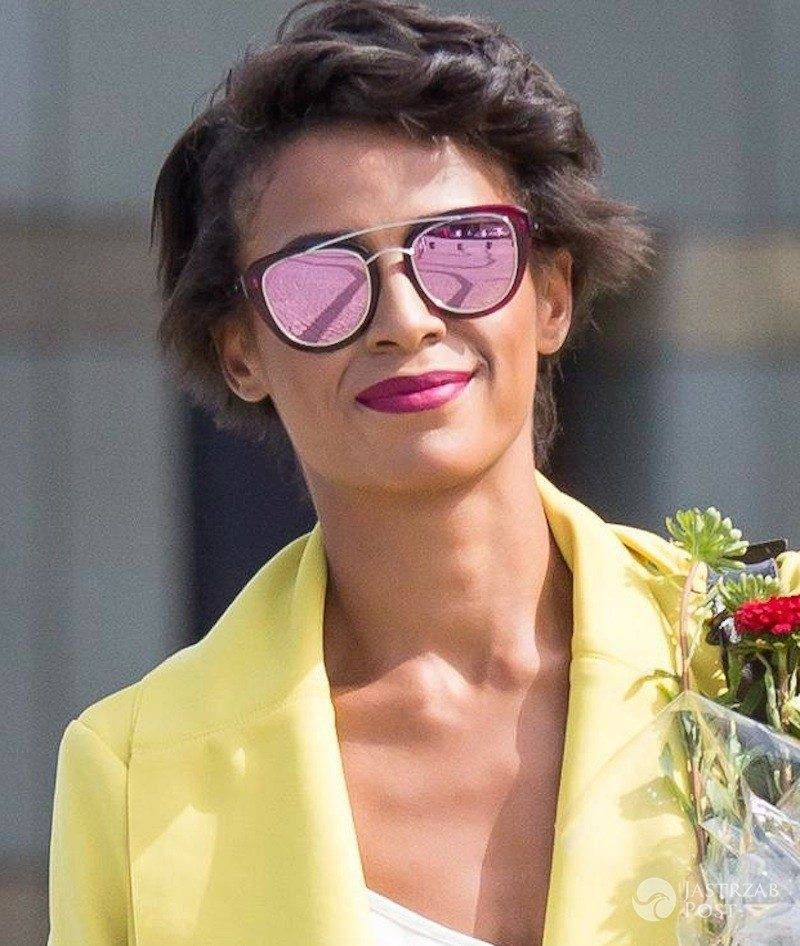 Ola Szwed z fioletową szminką na ustach