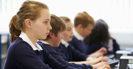Znaleźli sposób na krnąbrnych uczniów. Płacą im za naukę