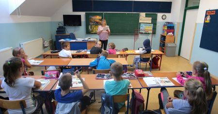 Reforma edukacji w Polsce. Zmiany ministerstwa uderzą w wieś za dwa lata