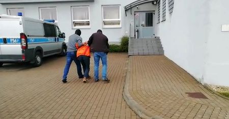 Zduńska Wola. Policja zatrzymała 50-latka. Jest podejrzany o wykorzystanie dziewczynki