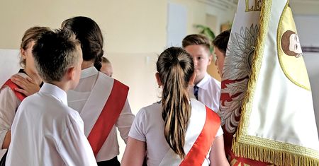 "Szkoła to nie piekarnia, można poczekać do poniedziałku". Rodzice wściekli na decyzję MEN