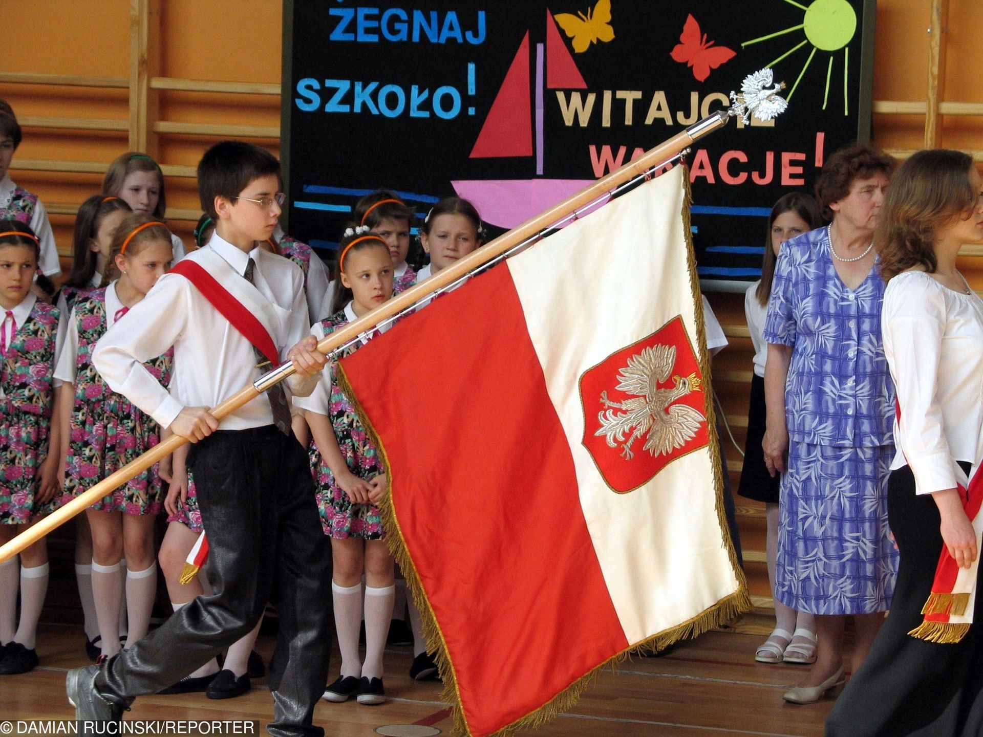 Nauczyciele nie pracują tylko w klasie. W wakacje i ferie szkolą się i przygotowują do nowego roku. 