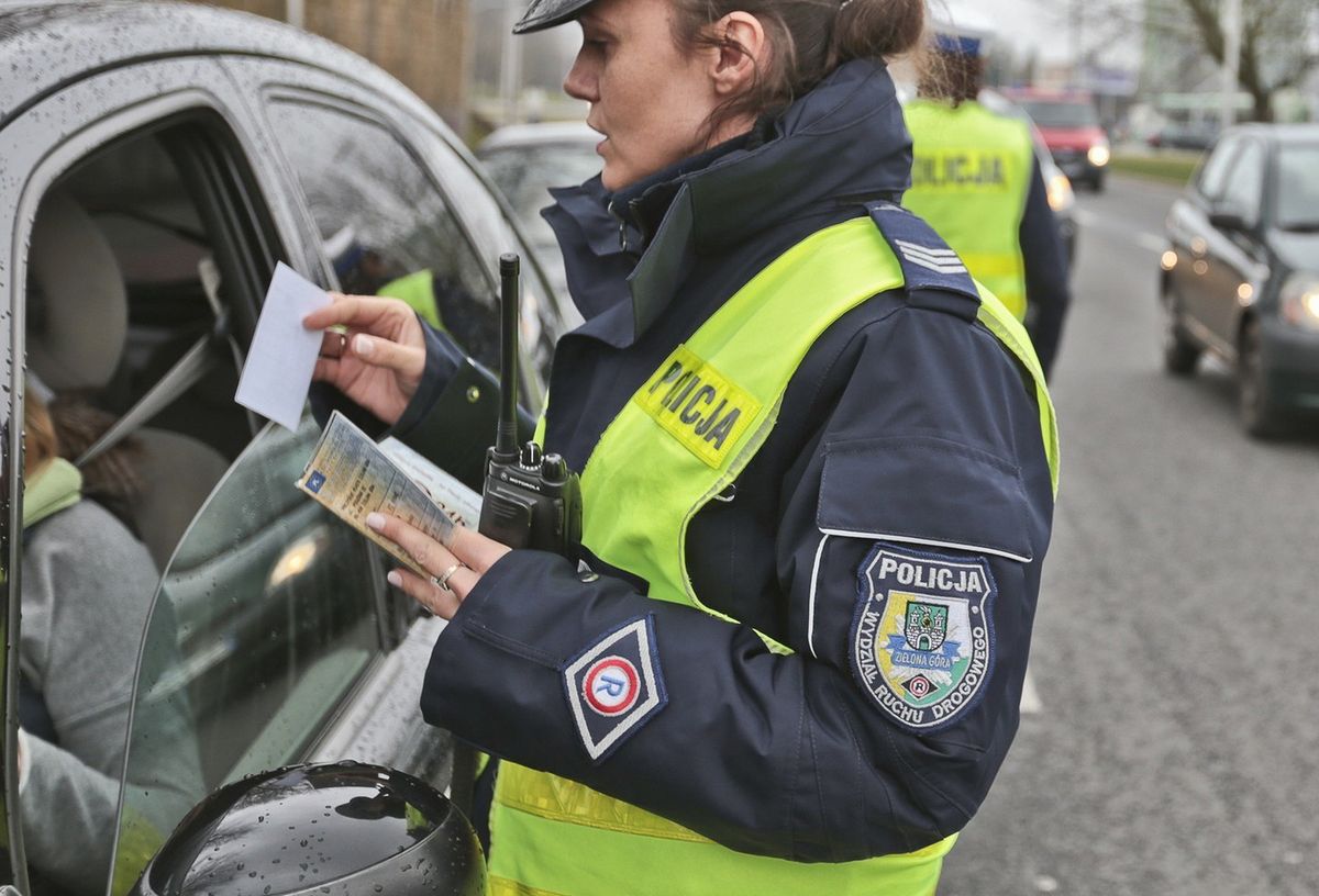 Koniec karania kierowców za brak dowodu rejestracyjnego i potwierdzenia OC. Tylko na razie nie wiadomo kiedy