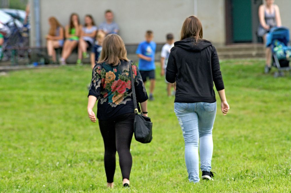 Kalendarz z roznegliżowanymi kobietami nagrodą dla dzieci