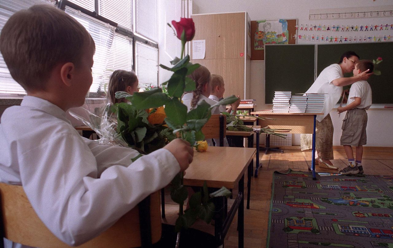 300 zł wyprawki szkolnej dla dziecka. Wyjaśniamy krok po kroku procedurę, terminy i warunki