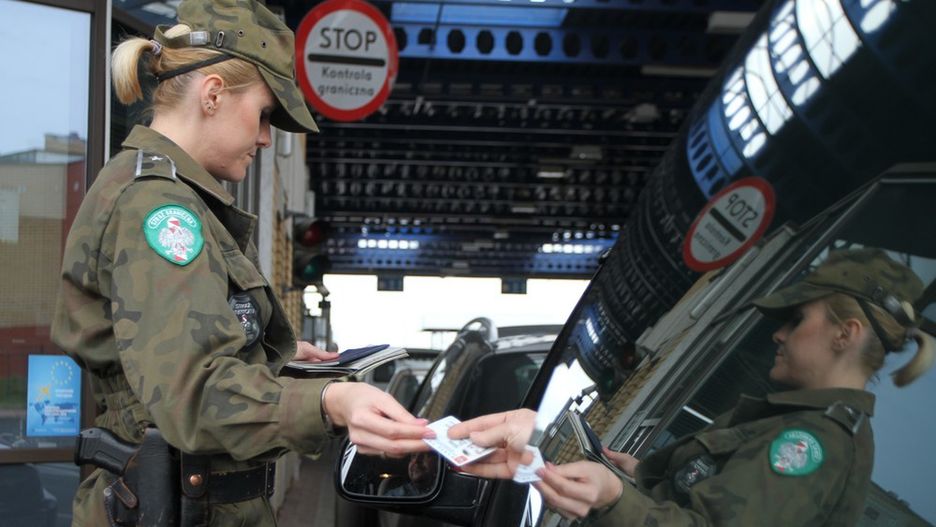 Paszporty in blanco zdobyte w Syrii mogą pomóc bojownikom ISIS  swobodnie przedostawać się do Europy.
