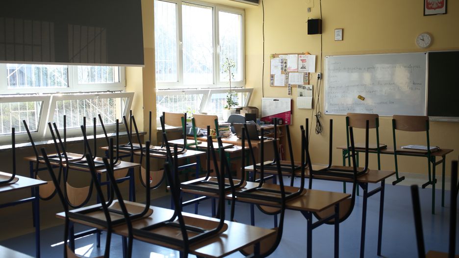 7-latek wyskoczył z okna sali na I piętrze, żeby nie spóźnić się na autobus