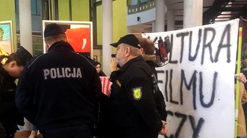 Policja zakończyła protest na terenie Szkoły Filmowej w Łodzi.
