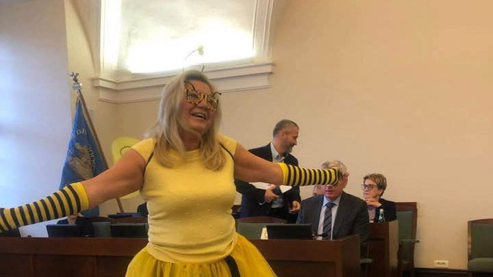 Halina Owsianna przedstawiła się jako "królowa pszczoła"