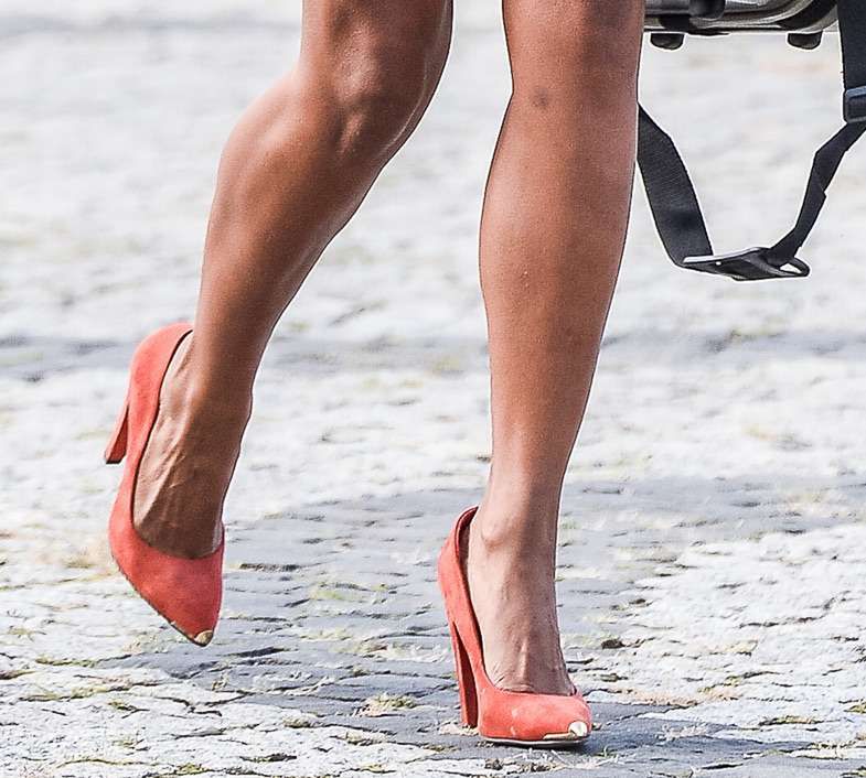 Ola Szwed w sukience we wzory w Pytaniu na śniadanie