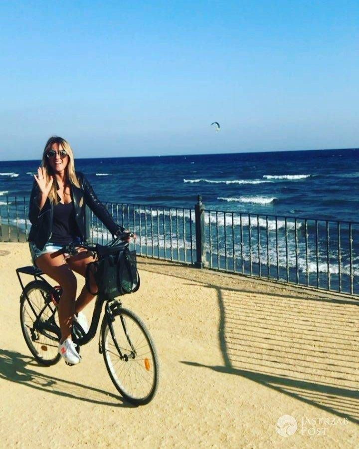 Karolina Szostak na wakacjach kusi nogami