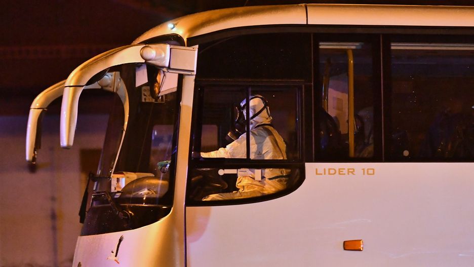 Koronawirus z Chin. Polacy zostali w niedzielę przetransportowani z Francji, gdzie wylądował samolot z Chin