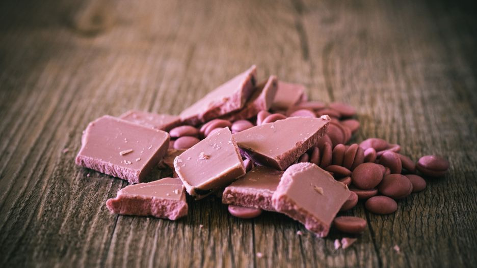 Różowa czekolada jest słodka i idealnie nadaje się do dekoracji