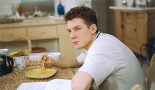 Pamiętacie go z "Klanu", dziś to prawdziwy przystojniak! Jak zmienił się Jakub Tolak?