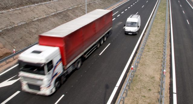 Pijany kierowca tira zablokował autostradę