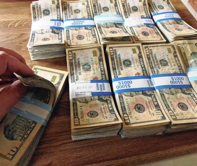 Dolar najniżej od dwóch lat. Słabe dane z gospodarki USA