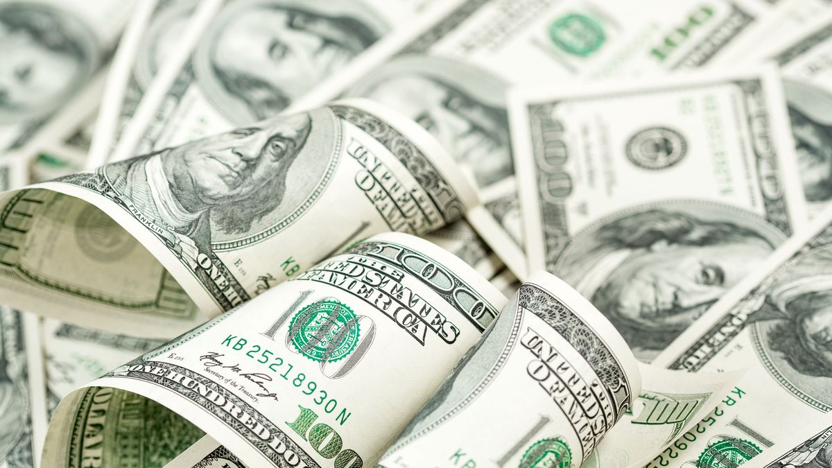 Kurs wymiany amerykańskiego dolara spadł do najniższego poziomu od ponad dwóch lat.