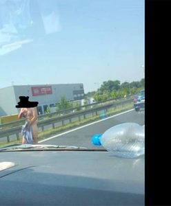 Nagi mężczyzna na S11 biegał po autach. Akcja służb