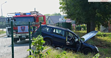 Jelcz-Laskowice: Wojskowa ciężarówka staranowała samochód osobowy. Kierowca forda trafił do szpitala