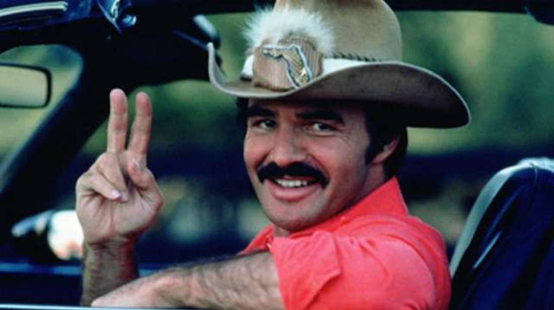 Burt Reynolds: owłosiony macho na skórze z niedźwiedzia. "Takich już nie robią"