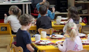 Darmowe przedszkola w Warszawie skończyły się podwyżką opłat. Co dało miasto, to zabrała dzielnica