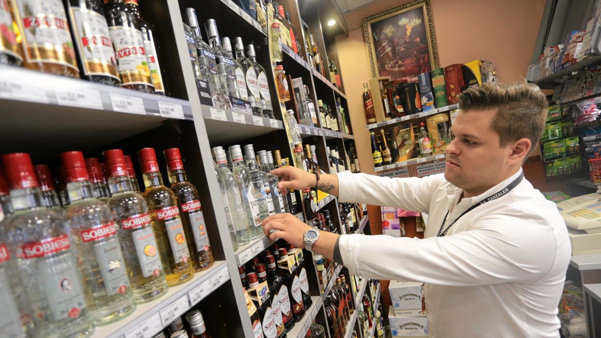 Dane GUS o hiper-produkcji wódki w Polsce były przesadzone. Lider rynku się tłumaczy.