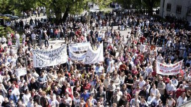 Protestujący maturzyści na ulicach Opola