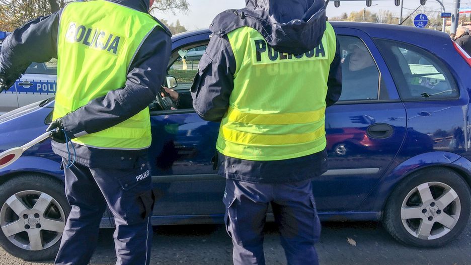 Warszawa. Policja prowadzi kontrole w ramach akcji "Niechronieni uczestnicy ruchu drogowego"