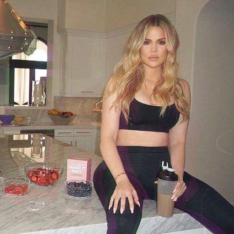 Khloe Kardashian chwali się figurą po porodzie