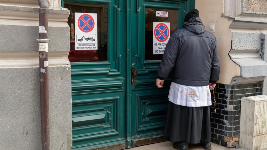 Kolęda 2020. Trwają odwiedziny duchownych w domach  parafian.