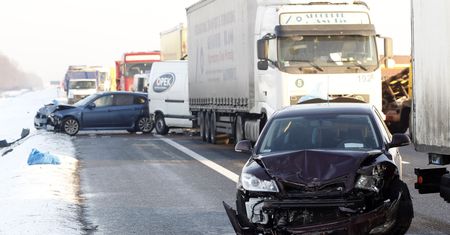 IMGW ostrzega. Na drogach będzie bardzo niebezpiecznie