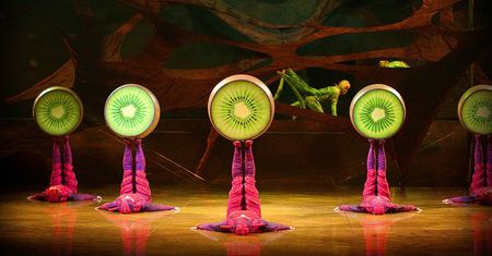 Na początku było jajko. "Cirque du Soleil" zachwyca barwną sztuką o zabawnych owadach