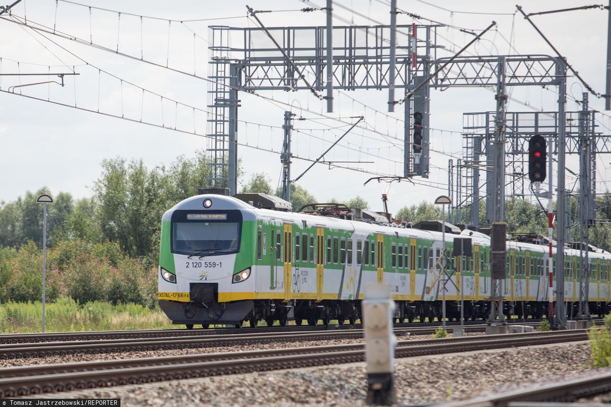 Koleje Mazowieckie: 44-latek powybijał szyby w pociągu