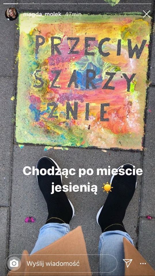 Magda Mołek podczas jesiennego spaceru 
