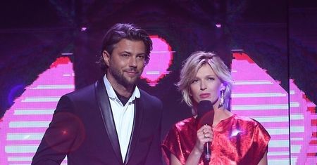 Magda Mołek odsłania nogi w małej czerwonej na festiwalu w Sopocie. Sam seks!
