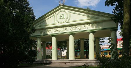 Zburzyli Mauzoleum Armii Czerwonej w Trzciance. Zielone światło dał minister Gliński