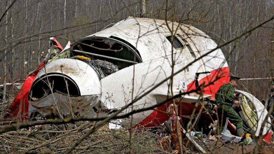 W raporcie z 2011 r. komisja Millera stwierdziła, że przyczyną katastrofy było zejście poniżej minimalnej wysokości zniżania  
