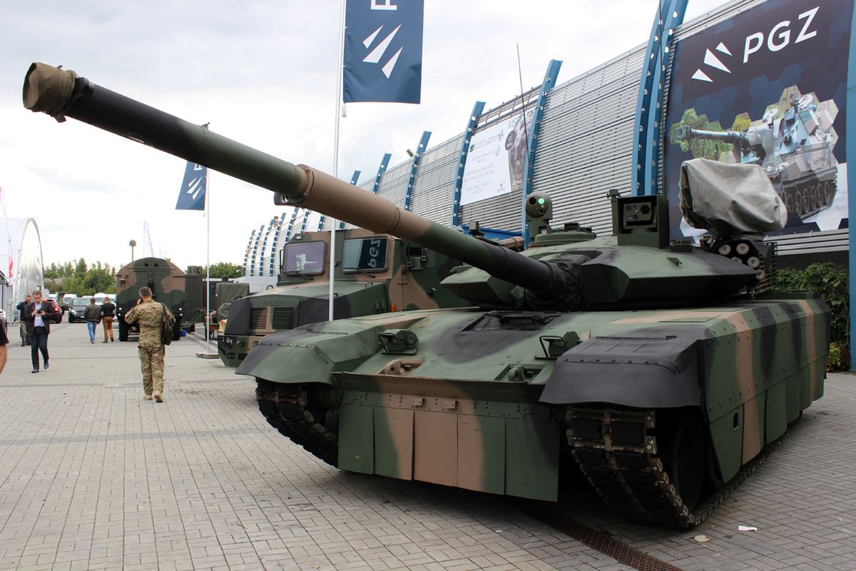 Możemy mieć polski czołg, potrzebne 20 mln. Zbrojeniówka kusi Macierewicza