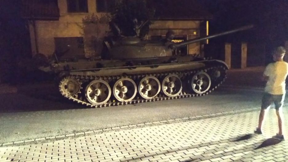 Pajęczno. Czołg został odholowany na policyjny parking