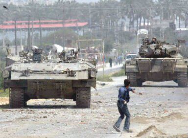 Izraelskie czołgi w Strefie Gazy