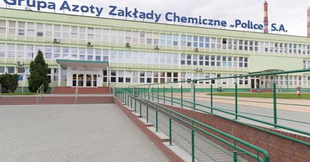 Police wydłużają zapisy na akcje. Pojawiła się groźba "wrogiego przejęcia"